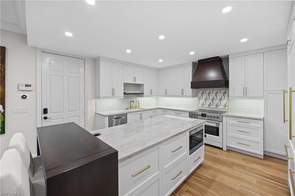 334 8th Ave S 7, Naples, FL 34102-12