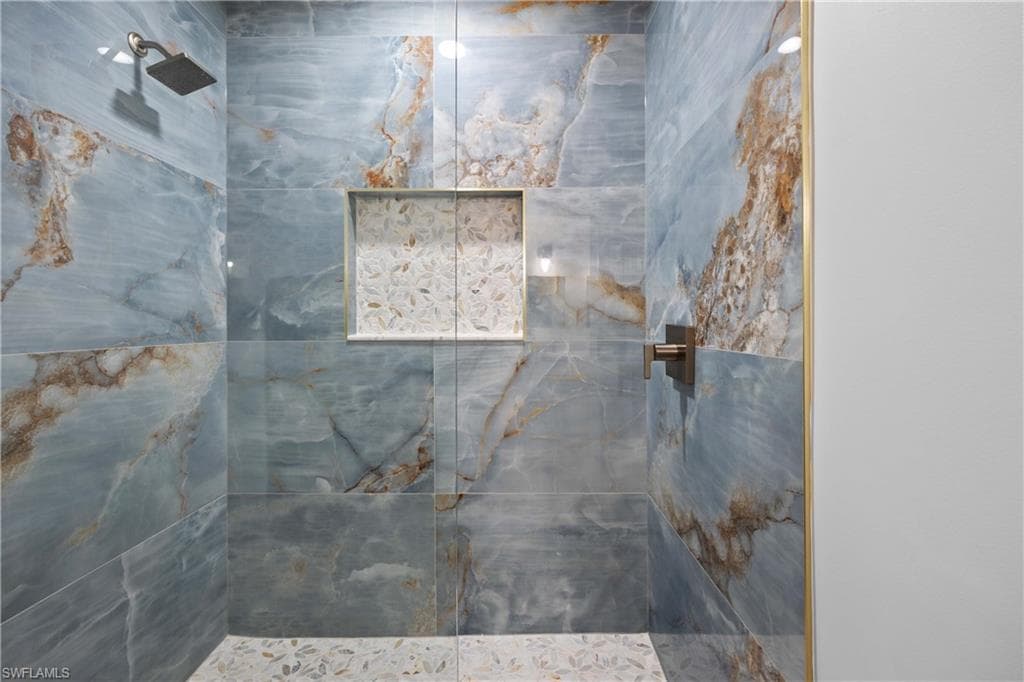 334 8th Ave S 7, Naples, FL 34102-18