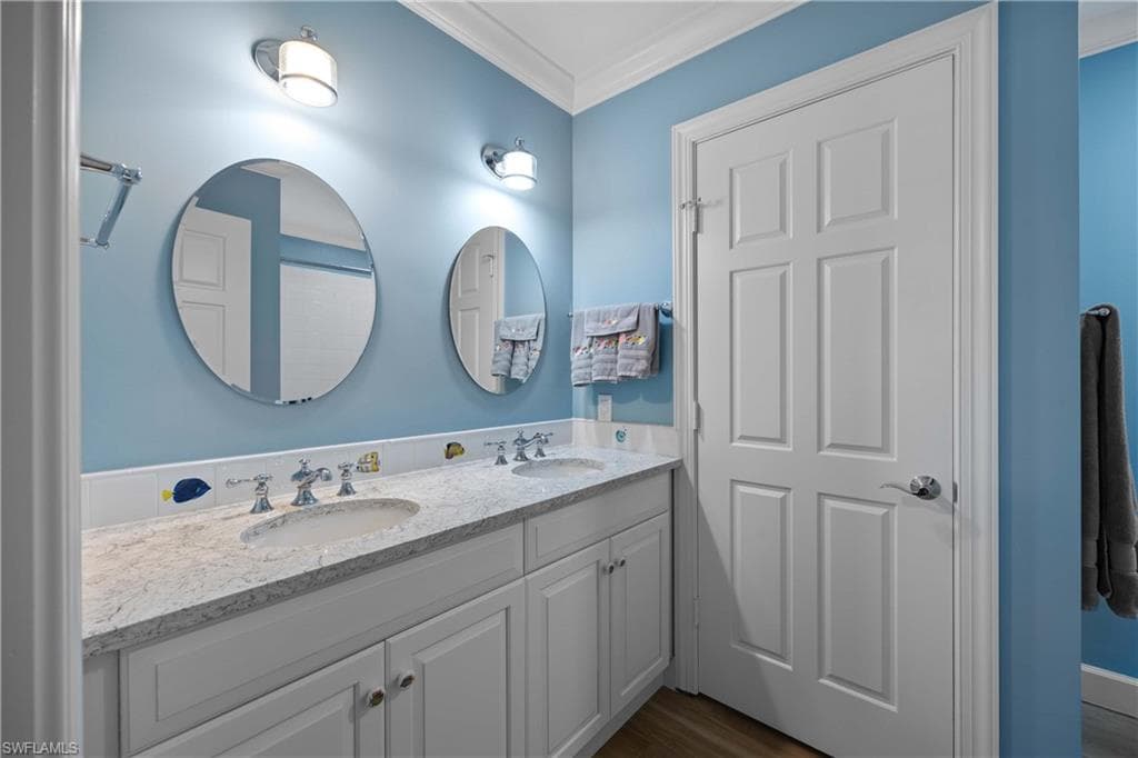 334 8th Ave S 7, Naples, FL 34102-21