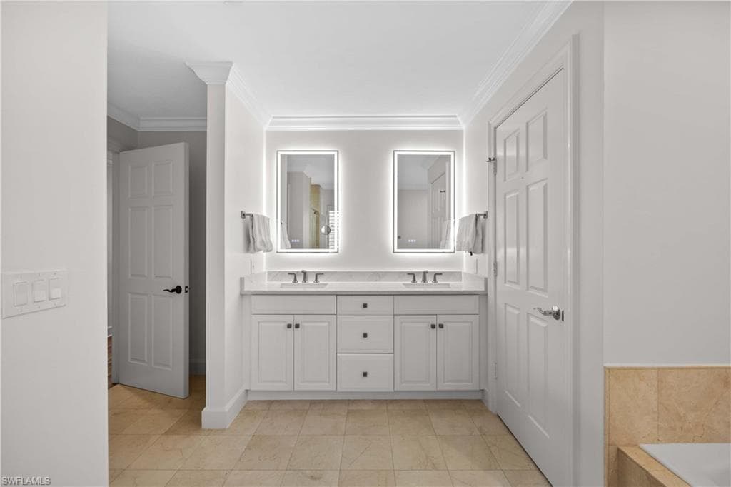 334 8th Ave S 7, Naples, FL 34102-25