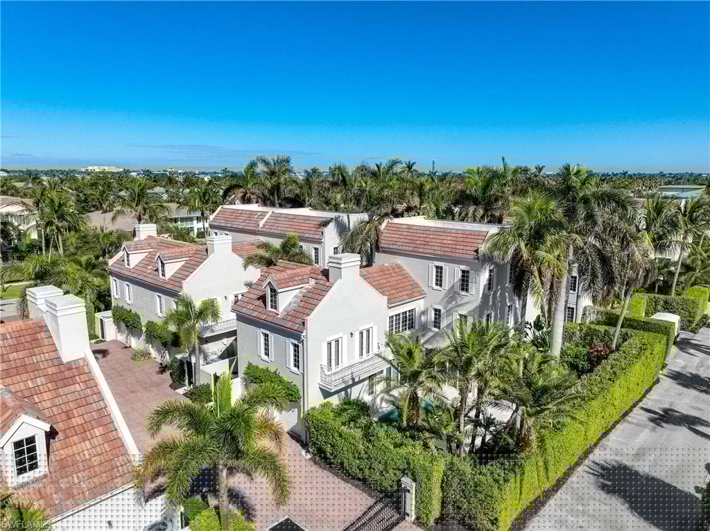 334 8th Ave S 7, Naples, FL 34102-2