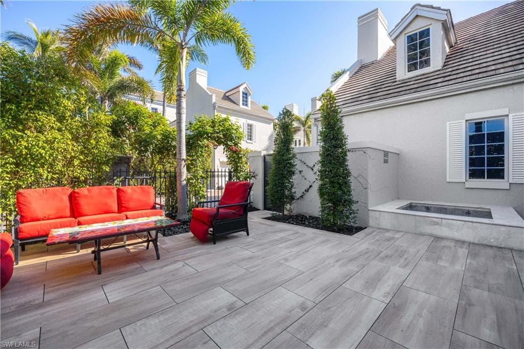 334 8th Ave S 7, Naples, FL 34102-34
