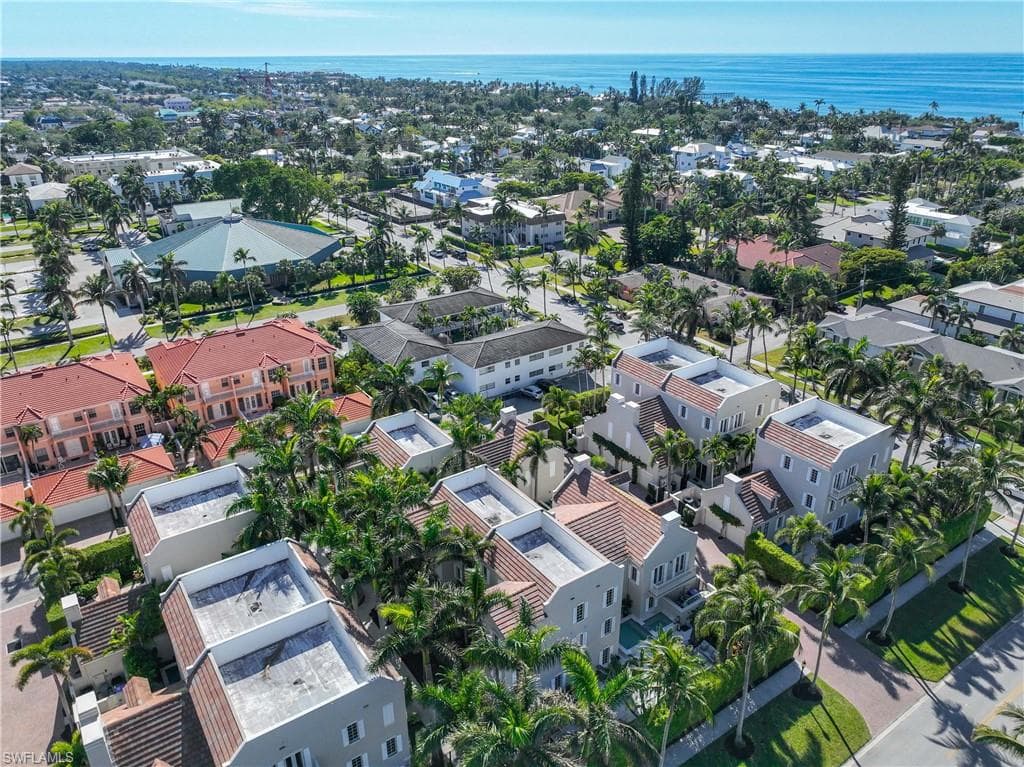 334 8th Ave S 7, Naples, FL 34102-37