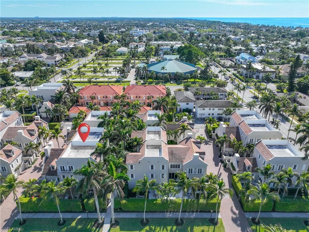 334 8th Ave S 7, Naples, FL 34102-38