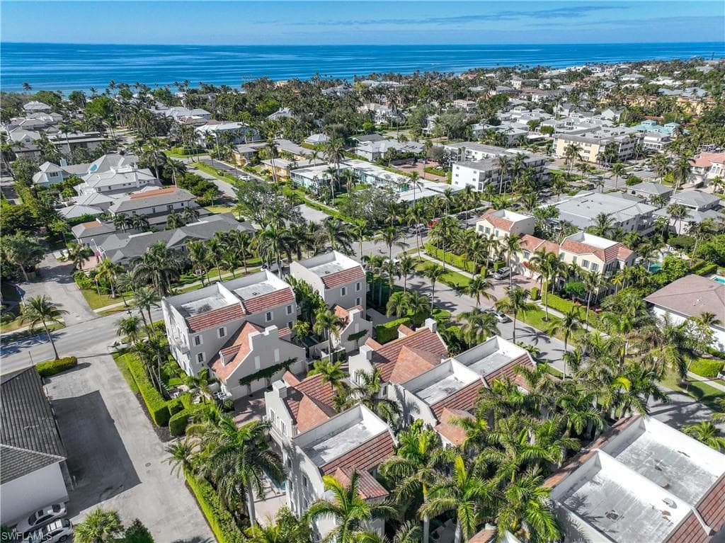 334 8th Ave S 7, Naples, FL 34102-3