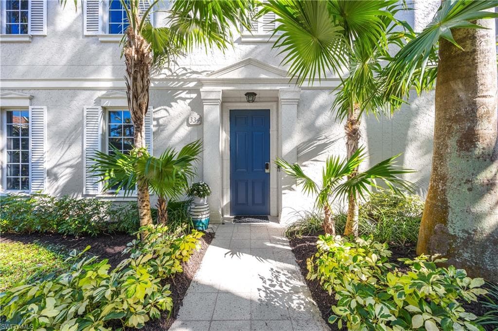 334 8th Ave S 7, Naples, FL 34102-5