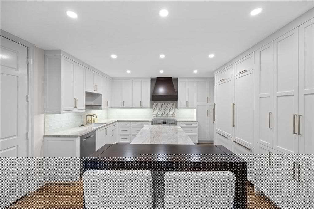 334 8th Ave S 7, Naples, FL 34102-8