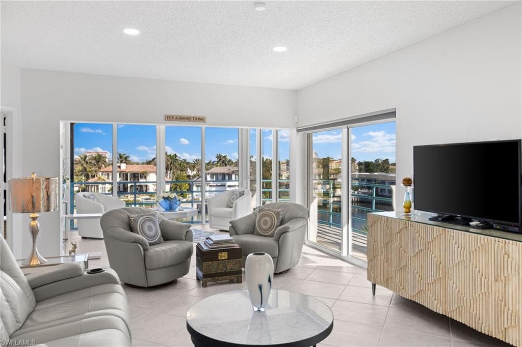 255 Park Shore Dr 3-341, Naples, FL 34103-28