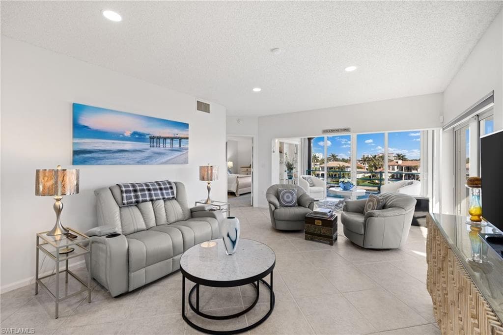 255 Park Shore Dr 3-341, Naples, FL 34103-34