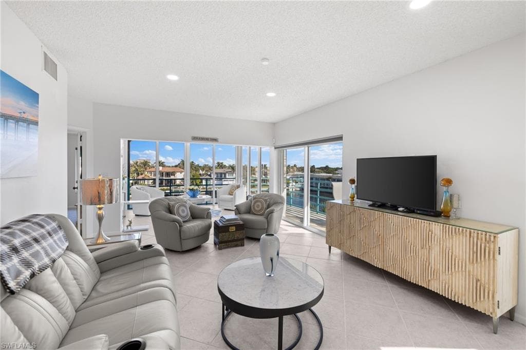 255 Park Shore Dr 3-341, Naples, FL 34103-35