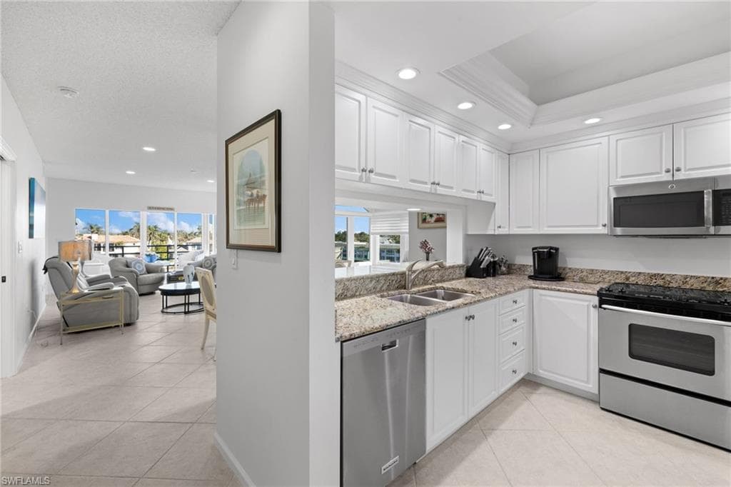 255 Park Shore Dr 3-341, Naples, FL 34103-41