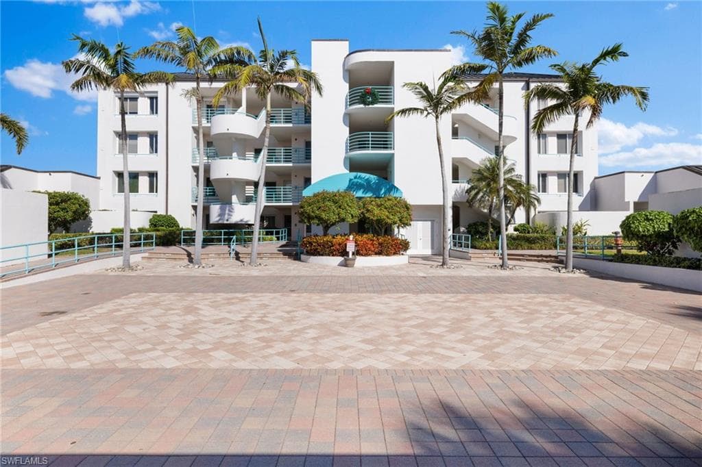 255 Park Shore Dr 3-341, Naples, FL 34103-3