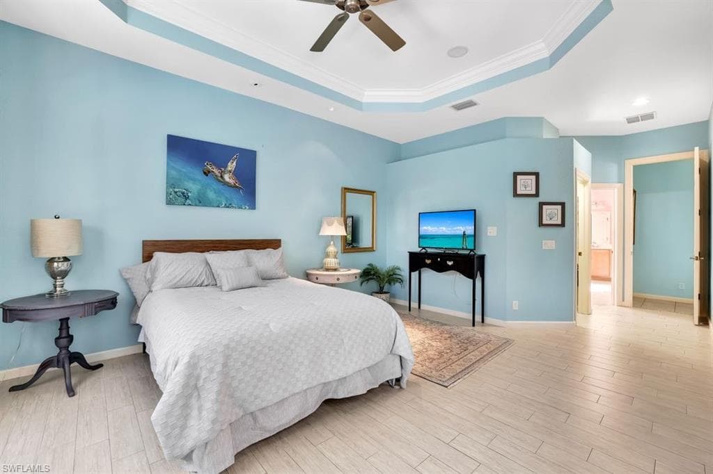 15818 Delaplata Ln, Naples, FL 34110-11