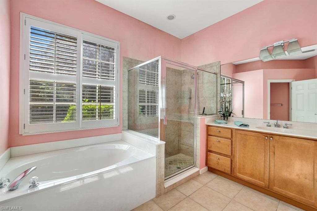 15818 Delaplata Ln, Naples, FL 34110-13