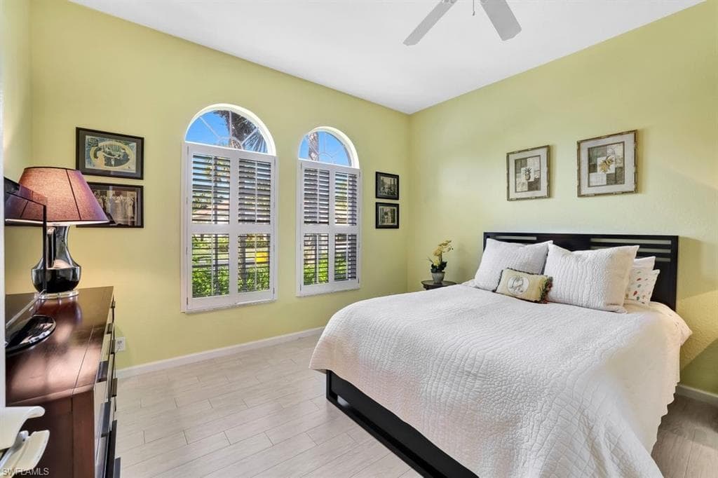 15818 Delaplata Ln, Naples, FL 34110-16