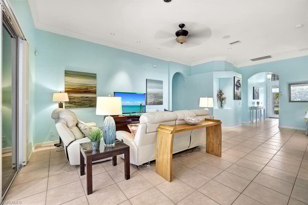15818 Delaplata Ln, Naples, FL 34110-4