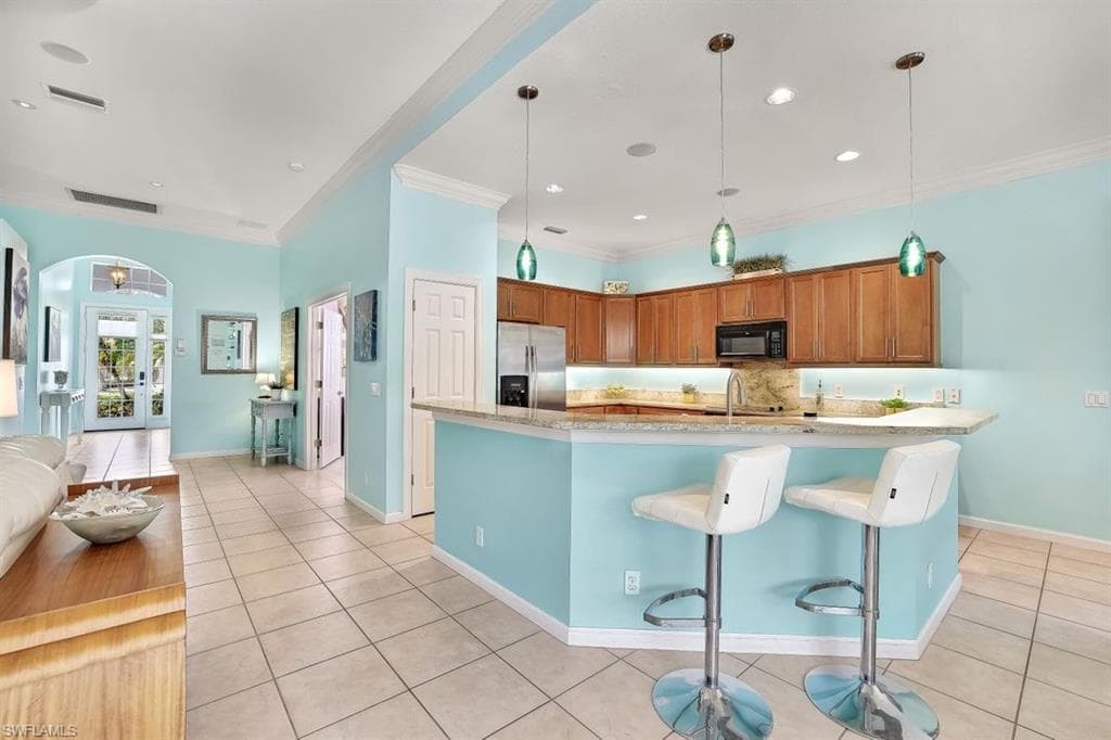 15818 Delaplata Ln, Naples, FL 34110-6