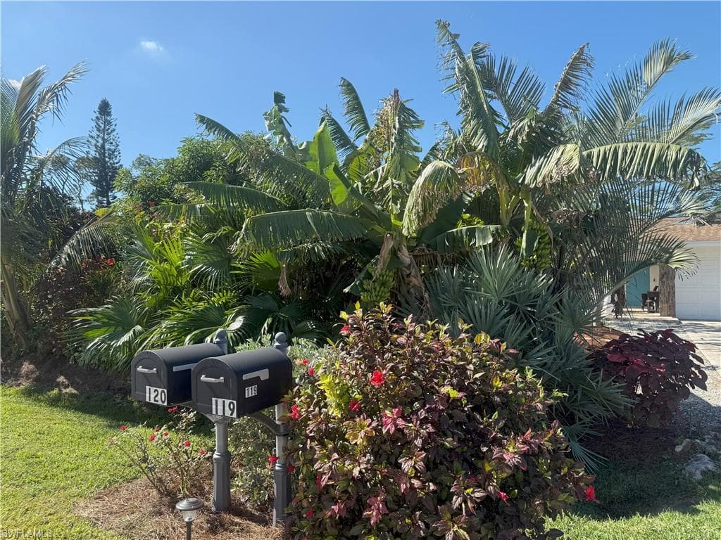 119 Flame Vine Dr, Naples, FL 34110-25