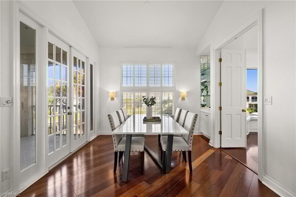 156 Colonade Cir 1107, Naples, FL 34103-9