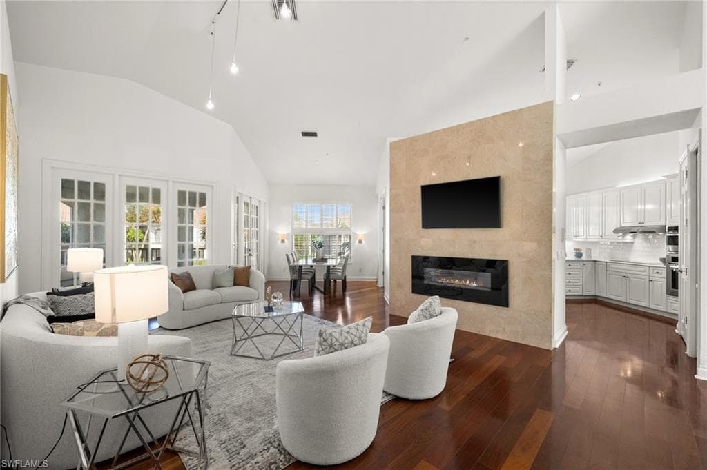 156 Colonade Cir 1107, Naples, FL 34103-5