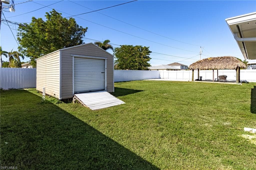 1214 8th Ct, Cape Coral, FL 33991-26