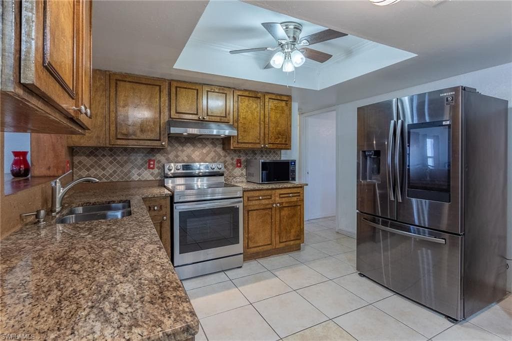 1214 8th Ct, Cape Coral, FL 33991-5