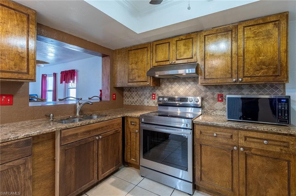 1214 8th Ct, Cape Coral, FL 33991-6