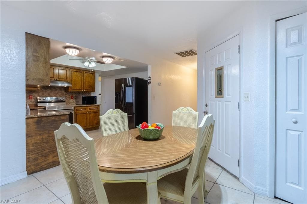 1214 8th Ct, Cape Coral, FL 33991-7