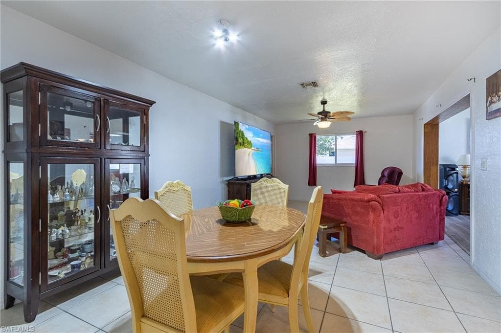1214 8th Ct, Cape Coral, FL 33991-8