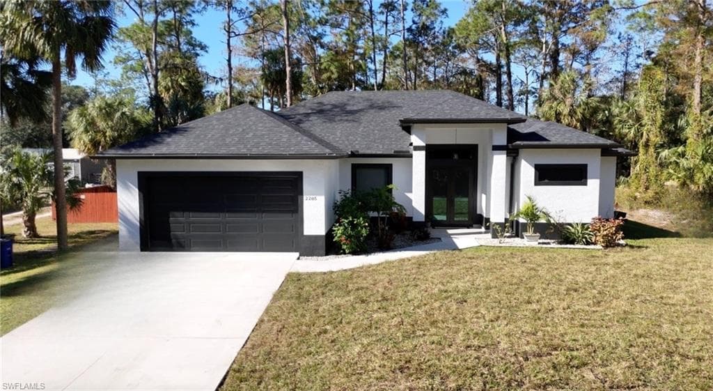 2205 Robert Ave, Alva, FL 33920-1