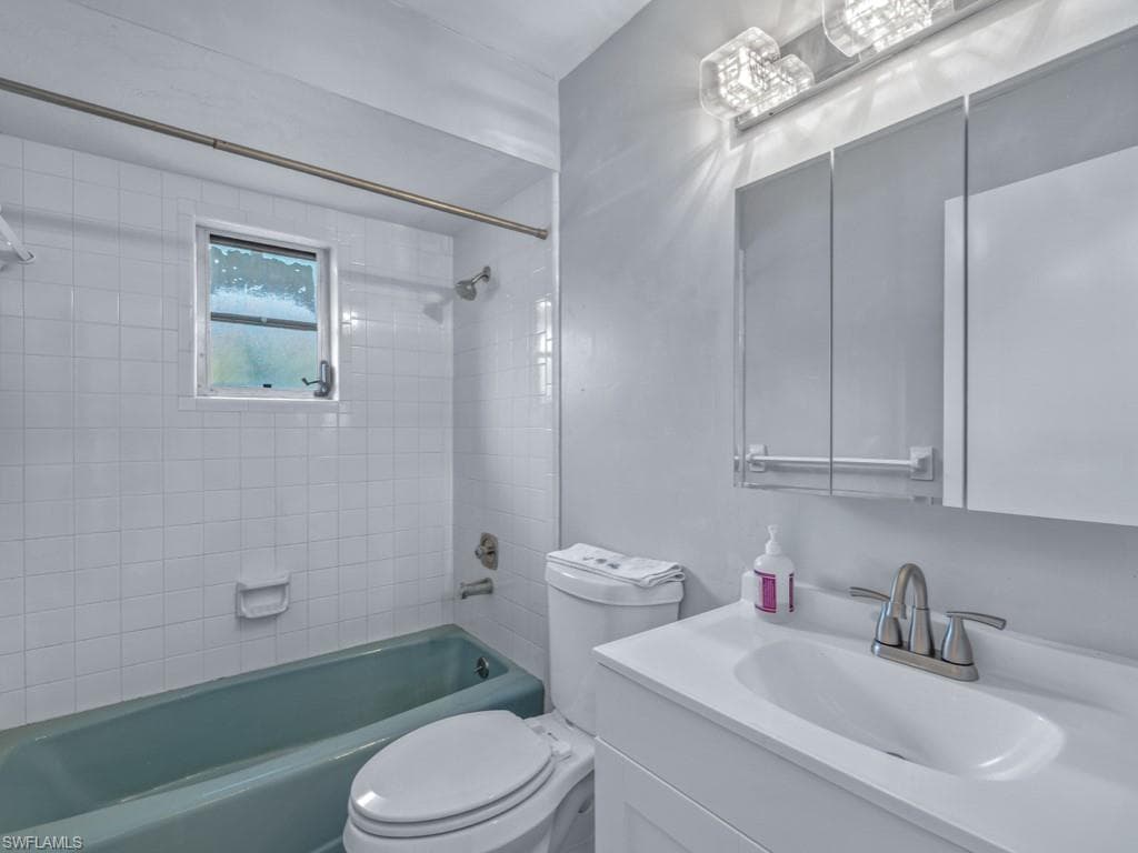 541 Landmark Dr, Naples, FL 34112-13