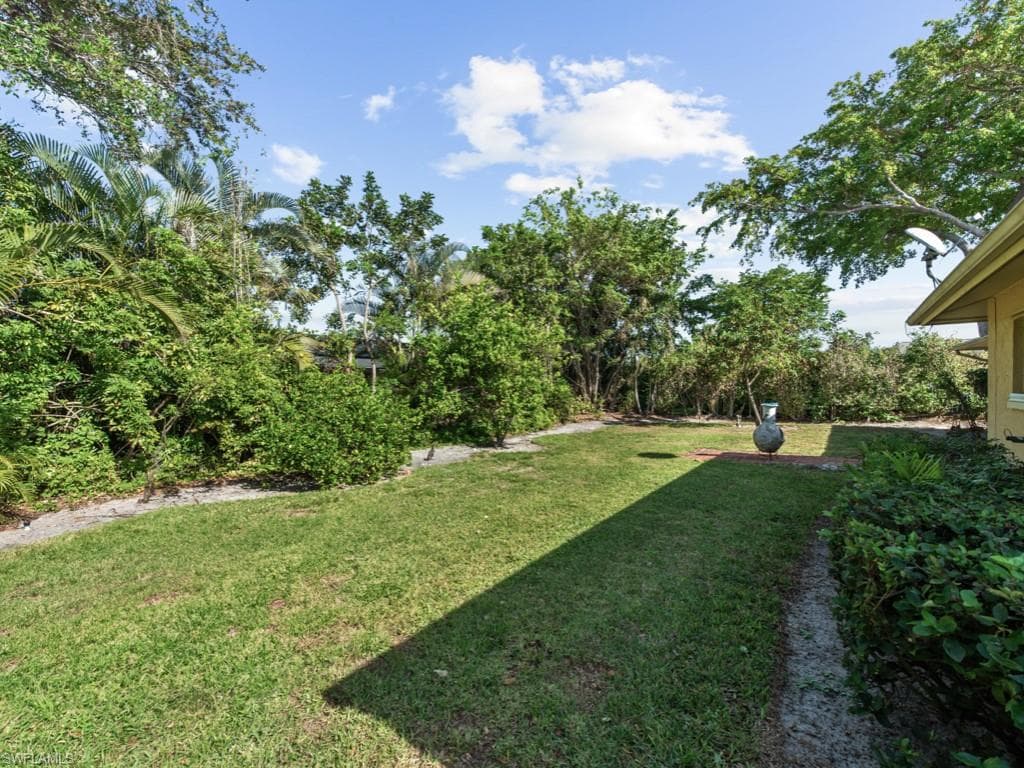 541 Landmark Dr, Naples, FL 34112-15