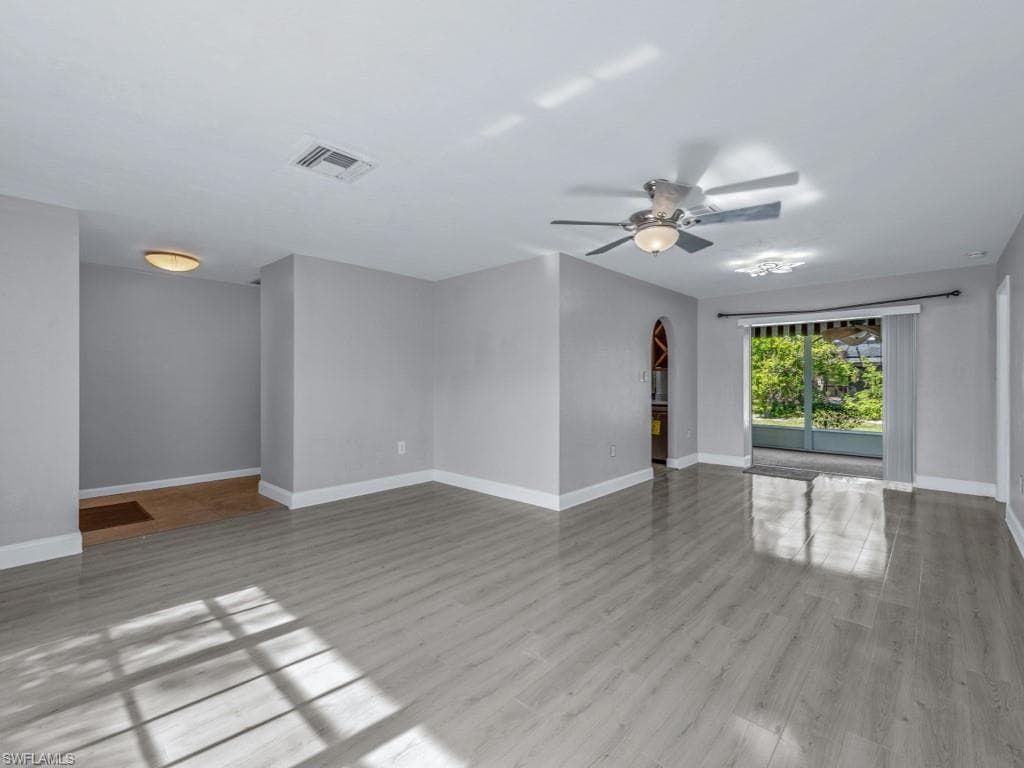 541 Landmark Dr, Naples, FL 34112-3