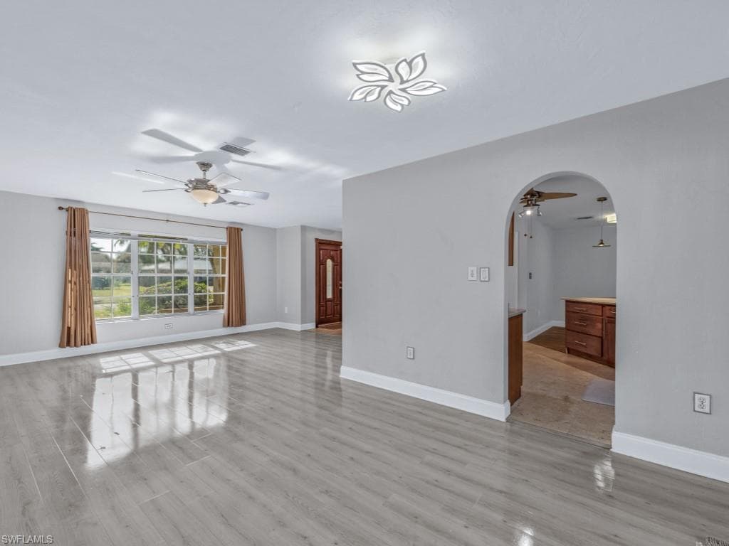 541 Landmark Dr, Naples, FL 34112-4