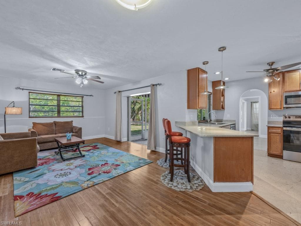 541 Landmark Dr, Naples, FL 34112-7