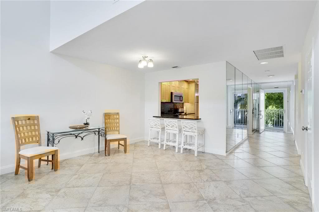 1050 9th St S 202, Naples, FL 34102-10