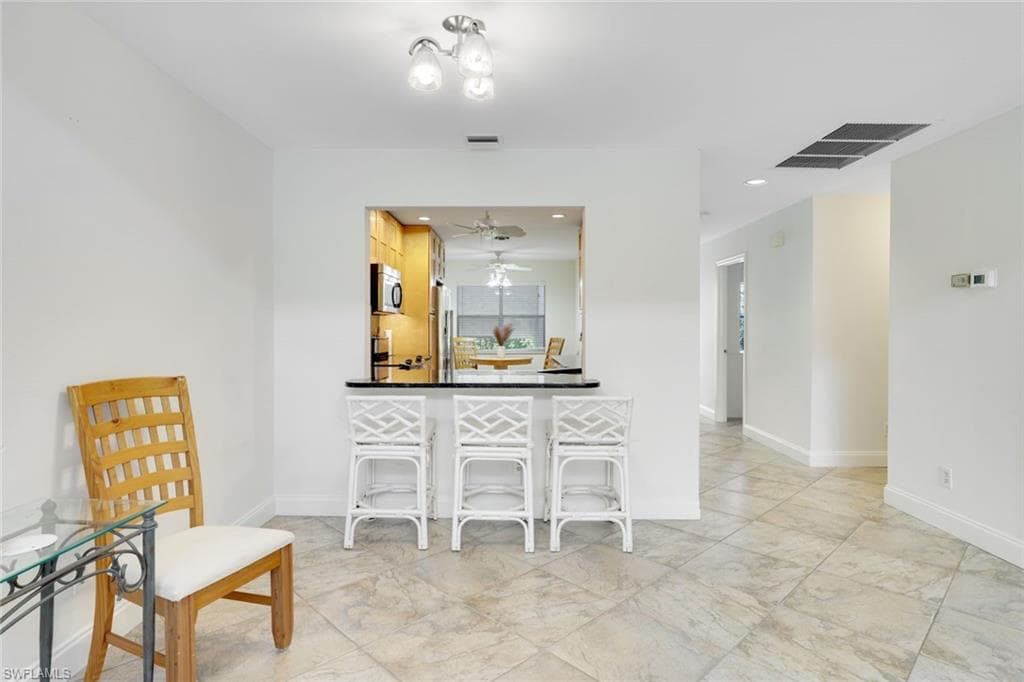 1050 9th St S 202, Naples, FL 34102-11