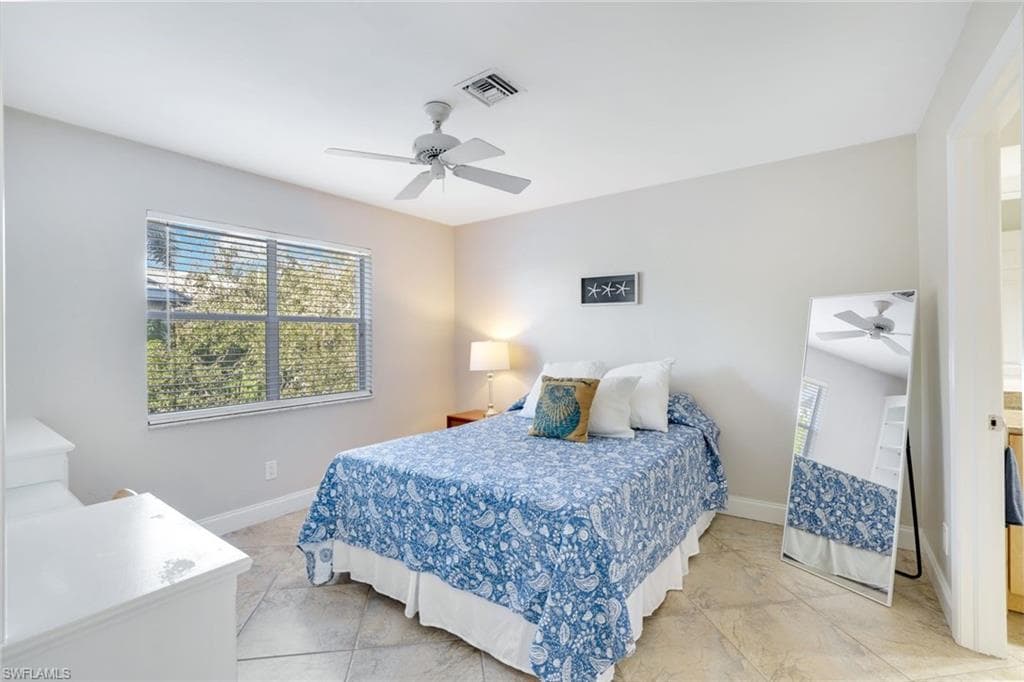 1050 9th St S 202, Naples, FL 34102-16