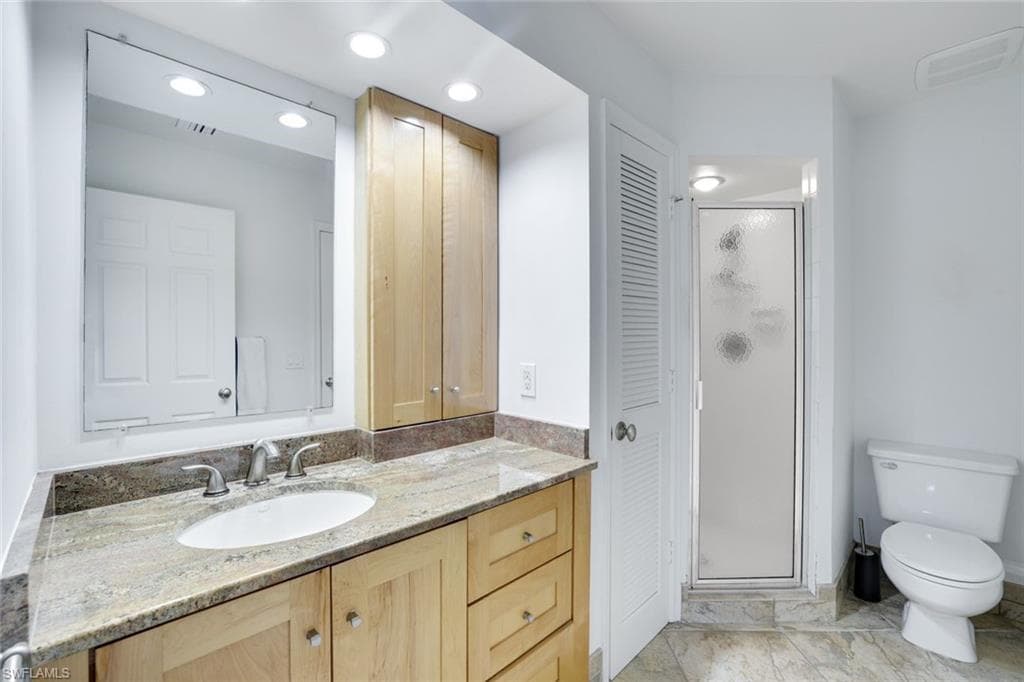 1050 9th St S 202, Naples, FL 34102-17
