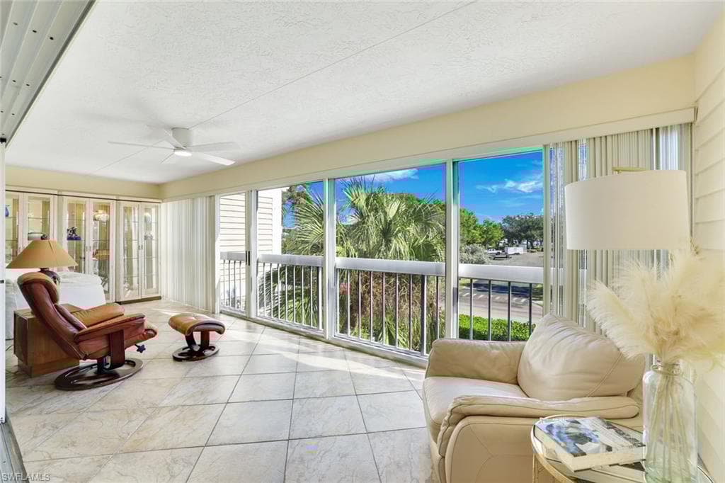 1050 9th St S 202, Naples, FL 34102-19
