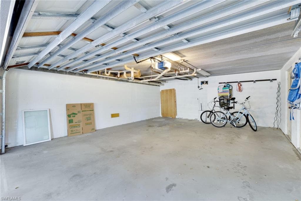 1050 9th St S 202, Naples, FL 34102-22