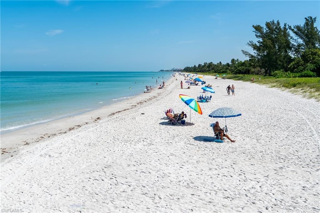 1050 9th St S 202, Naples, FL 34102-29