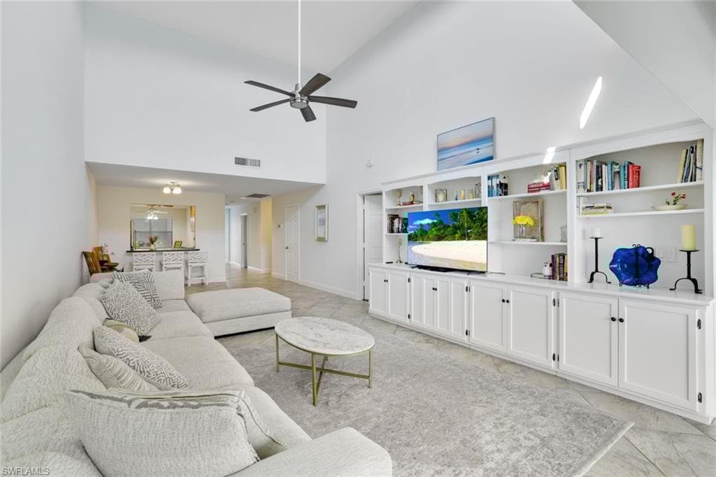 1050 9th St S 202, Naples, FL 34102-4
