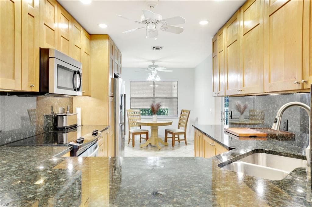 1050 9th St S 202, Naples, FL 34102-6