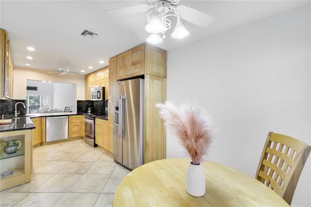 1050 9th St S 202, Naples, FL 34102-7