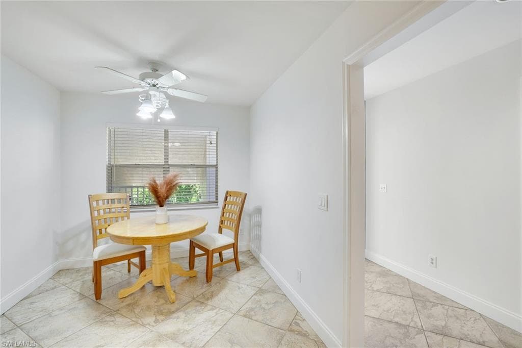 1050 9th St S 202, Naples, FL 34102-8