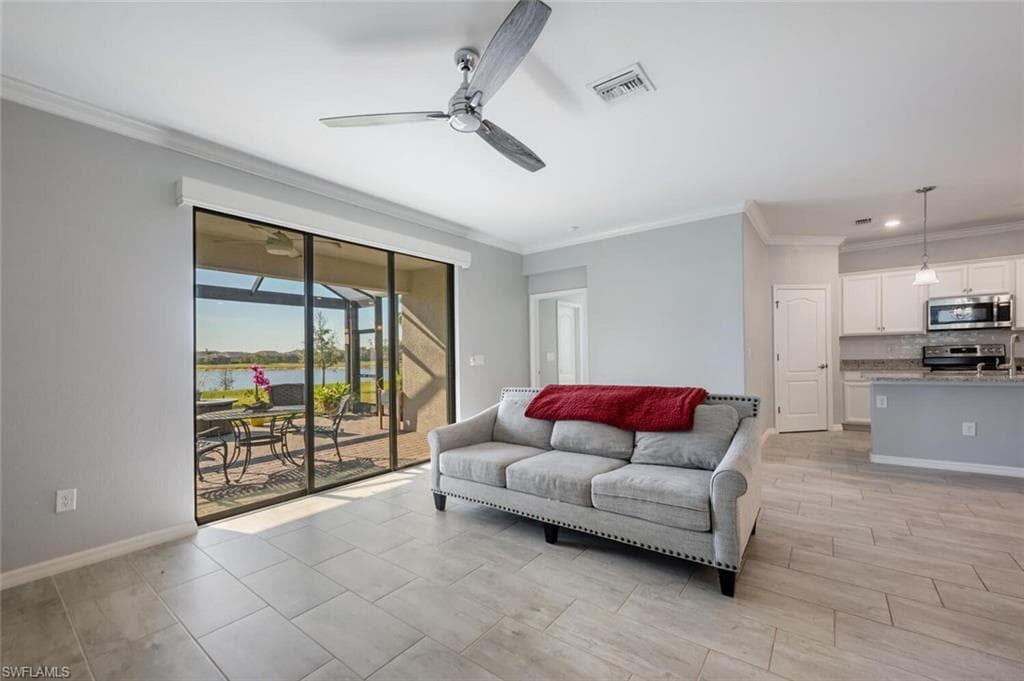 19552 Utopia Ln, Estero, FL 33928-8