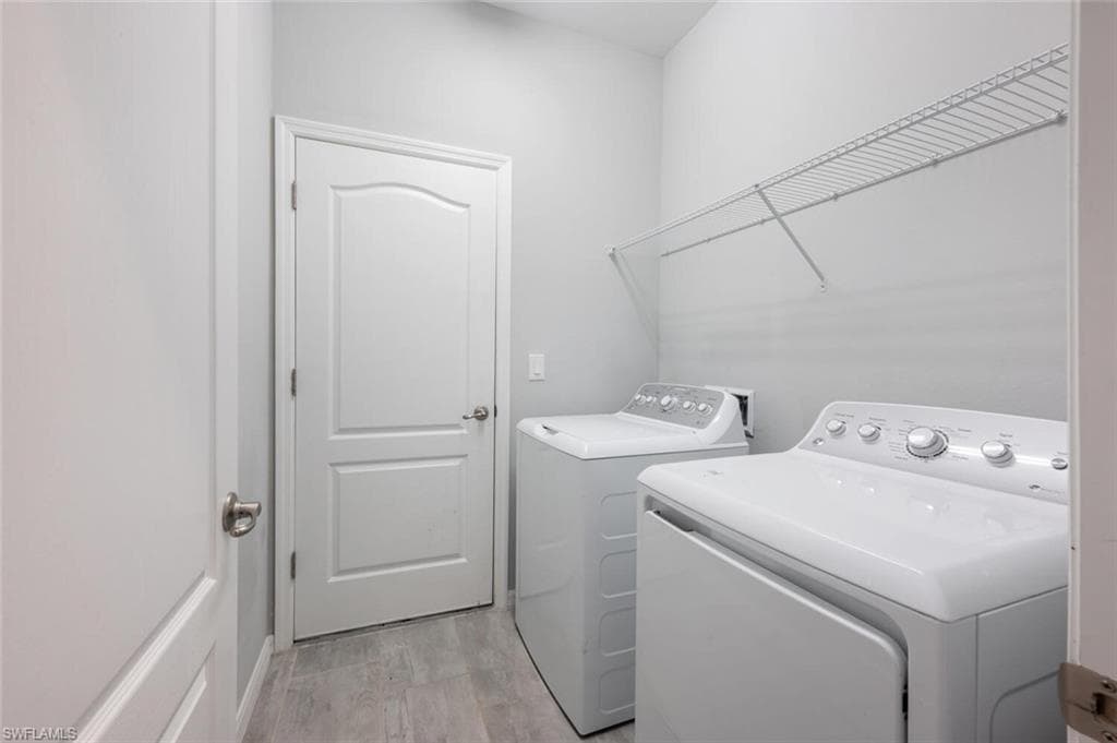 19552 Utopia Ln, Estero, FL 33928-25