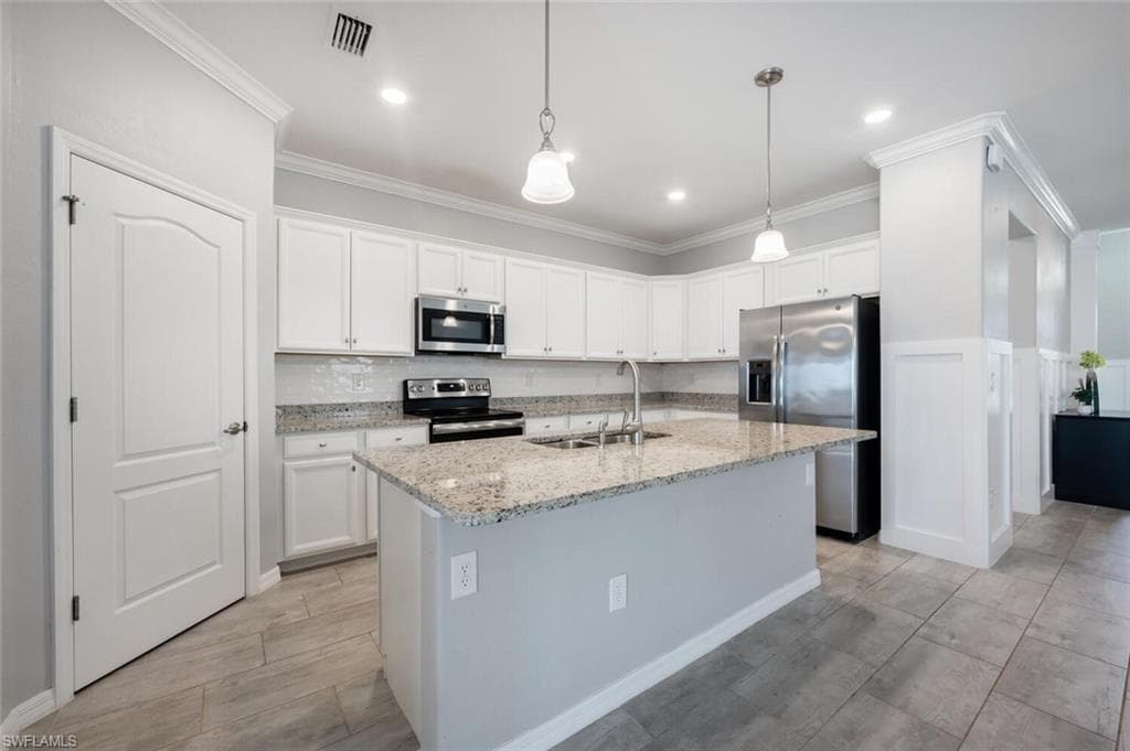 19552 Utopia Ln, Estero, FL 33928-1