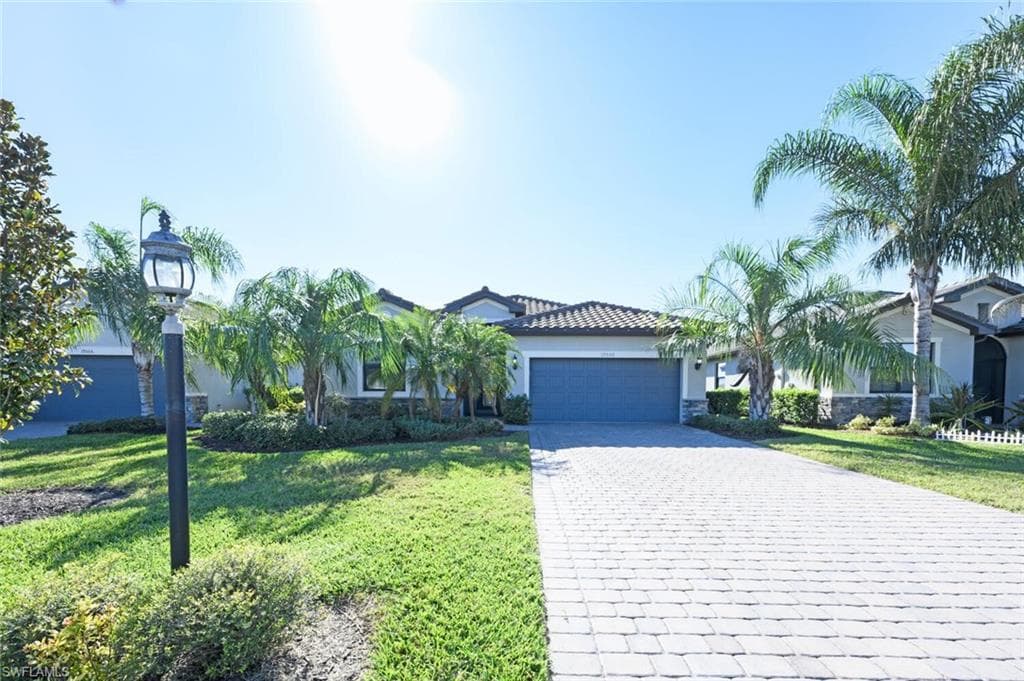 19552 Utopia Ln, Estero, FL 33928-3